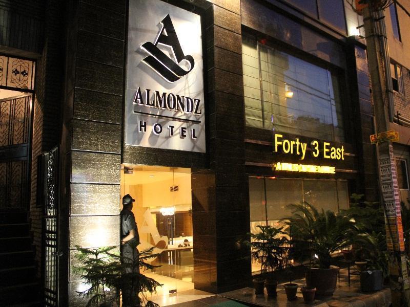 Almondz Hotel New Delhi Exterior photo