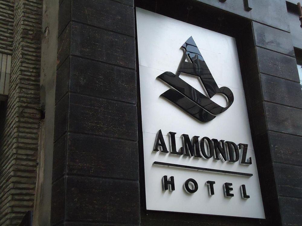 Almondz Hotel New Delhi Exterior photo